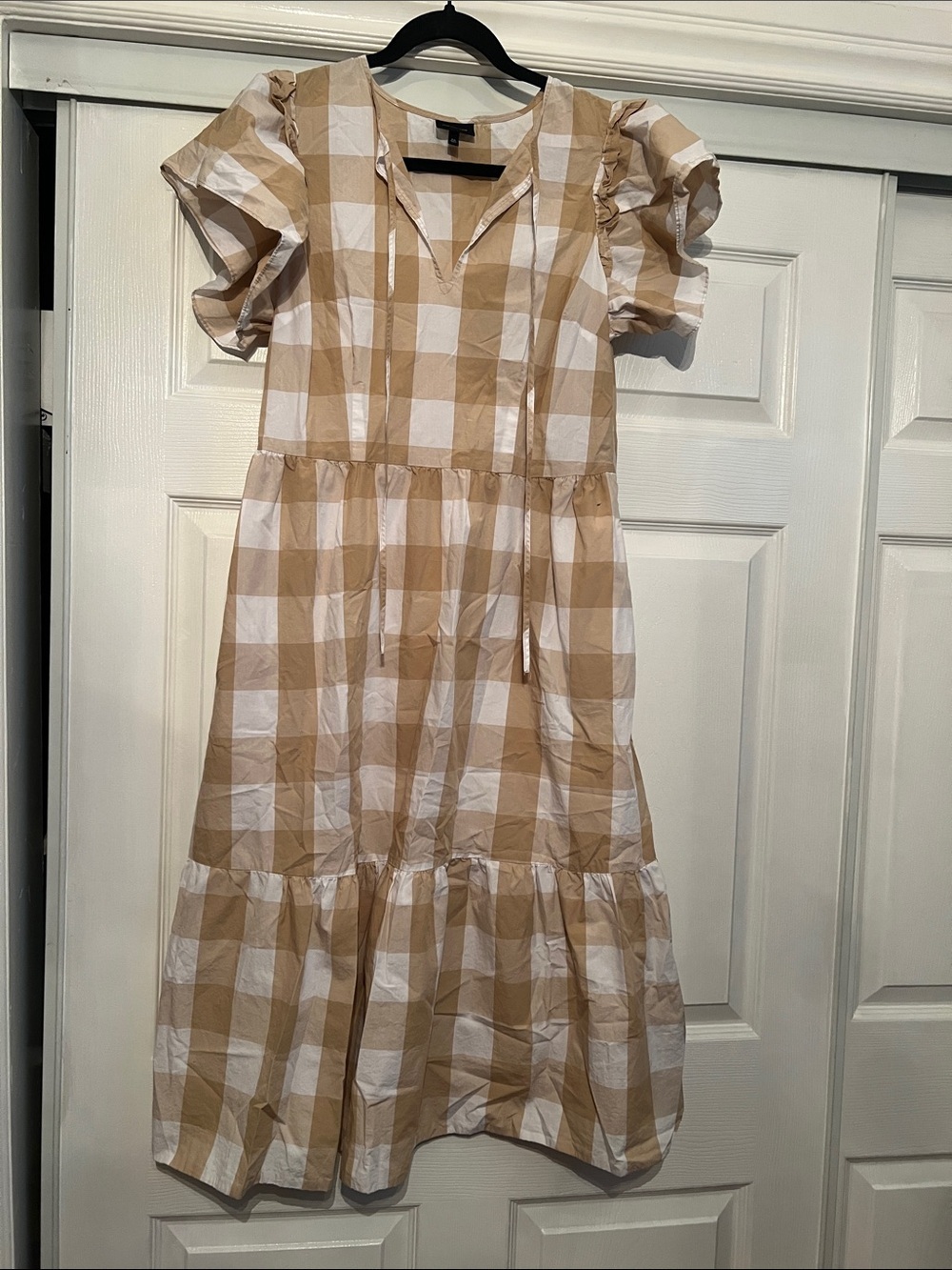 Who What Wear Beige and White Gingham Tiered Dress